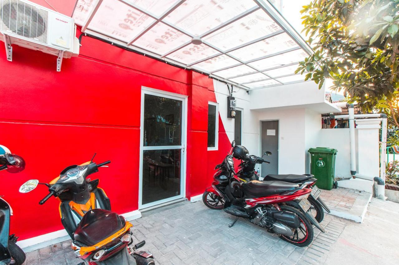 Oyo 907 Wisma Cakung Giacarta Esterno foto