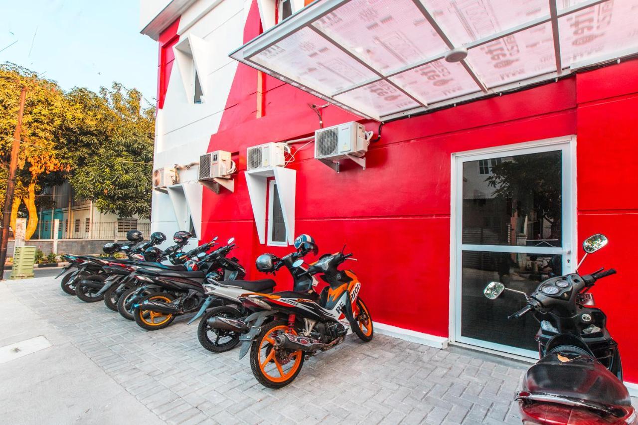 Oyo 907 Wisma Cakung Giacarta Esterno foto