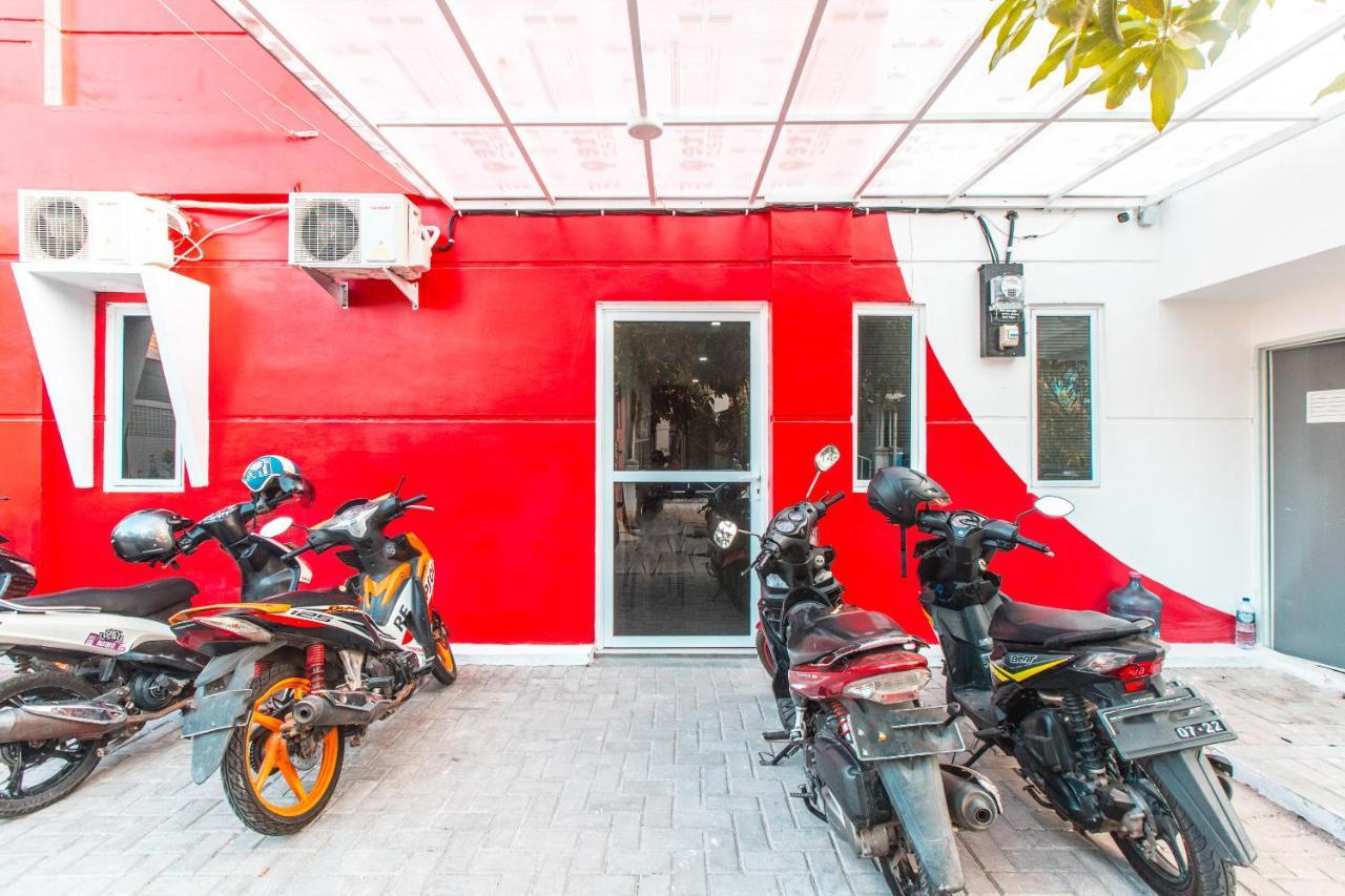 Oyo 907 Wisma Cakung Giacarta Esterno foto