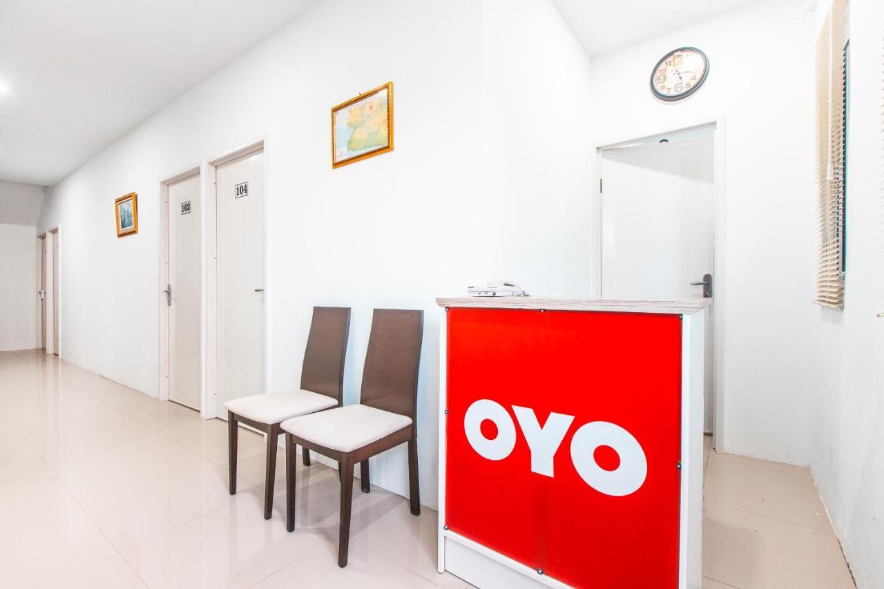 Oyo 907 Wisma Cakung Giacarta Esterno foto