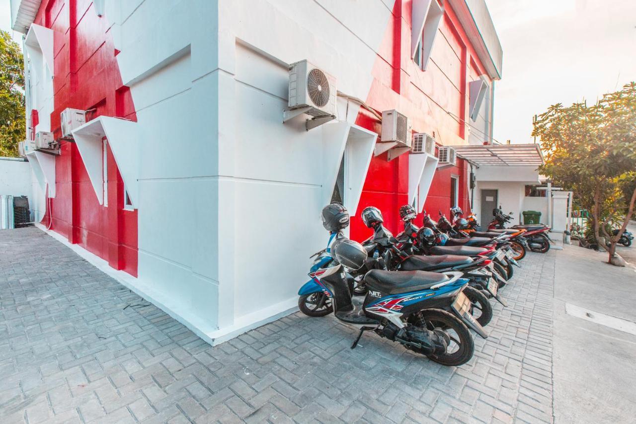 Oyo 907 Wisma Cakung Giacarta Esterno foto
